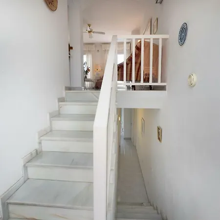 Urb. Paraiso Blanco *