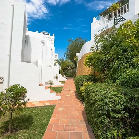 Urb. Paraiso Blanco *